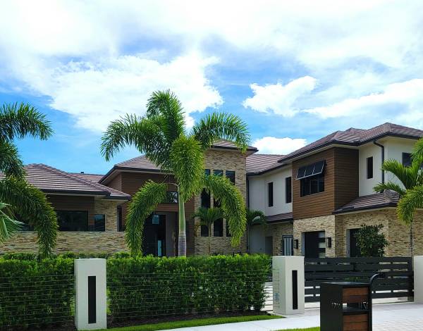 Rumah Mewah 3 Lantai Griya Idola Residence Tangerang