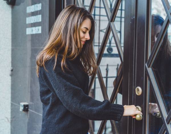 Posisi pintu rumah yang di anggap membawa keberuntungan